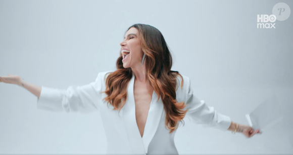 Giovanna Antonelli surge em campanha da HBO Max que ironiza a tradicional vinheta de fim de ano da Globo