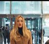 Figurino impecável resgata o minimalismo elegante dos anos 90 em 'História de Amor: John F. Kennedy Jr. & Carolyn Bessette'