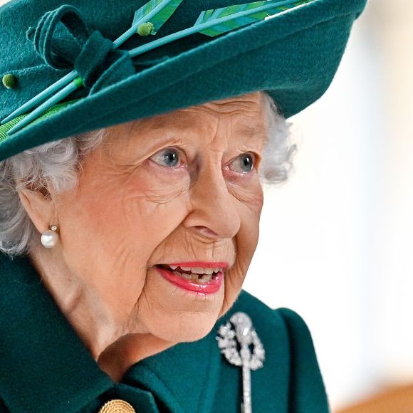 Segundo Robert Hardman, poucos líderes mundiais aceitariam participar de cenas cômicas como fez Rainha Elizabeth II, que transformou o humor em uma de suas marcas pessoais