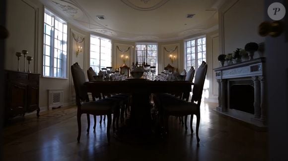 Castelo alugado por Vini Jr. nos EUA para a Copa 2026: sala de jantar comporta 22 pessoas, ou seja, 2 times titulares de futebol