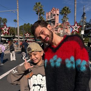 João Guilherme posou na Disney com o irmão mais novo, Pietro