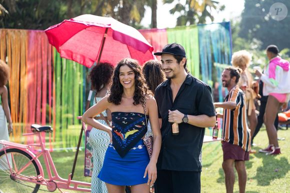 Bruna Marquezine e Danilo Mesquita contracenam juntos na série 'Amor da Minha Vida' e a química teria levado aos rumores