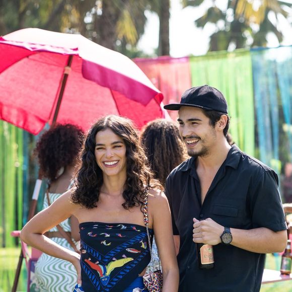 Bruna Marquezine e Danilo Mesquita contracenam juntos na série 'Amor da Minha Vida' e a química teria levado aos rumores