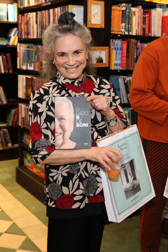 Regina Duarte falou abertamente sobre sua admiração por Jair Bolsonaro e relembrou o período em que esteve à frente da Secretaria Especial de Cultura no governo do ex-presidente.