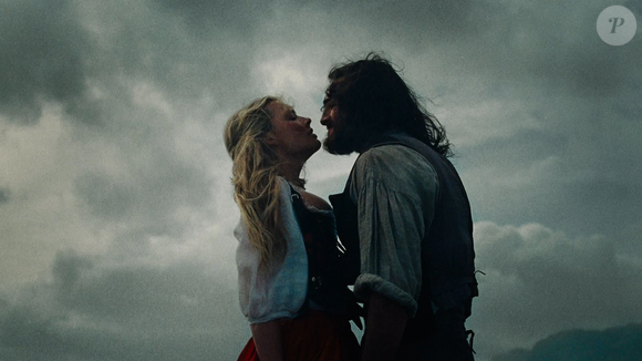 Margot Robbie interpreta Catherine em versão ousada do romance gótico mais famoso do século XIX