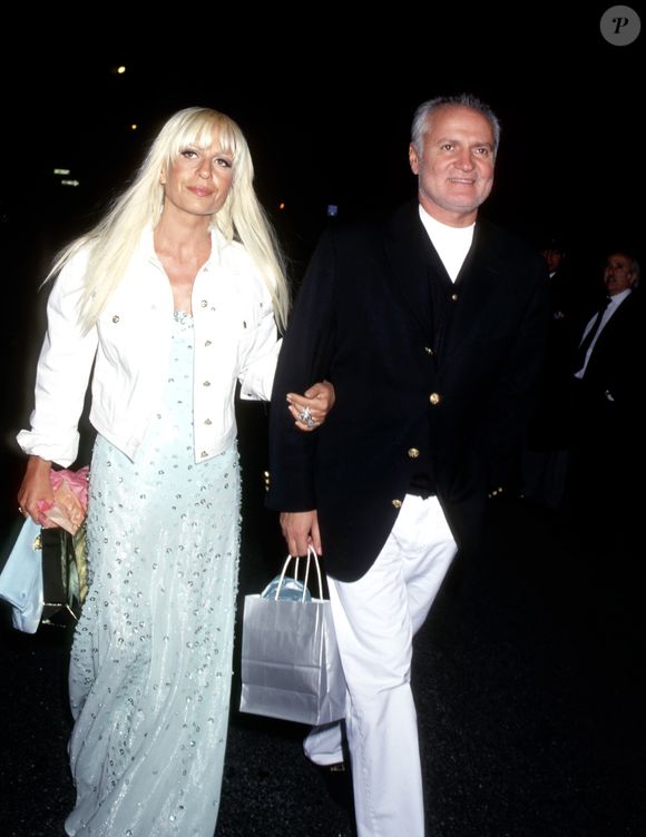 1995: nos tempos mais antigos, Donatella Versace gostava de manter seu cabelo em um tom bem claro