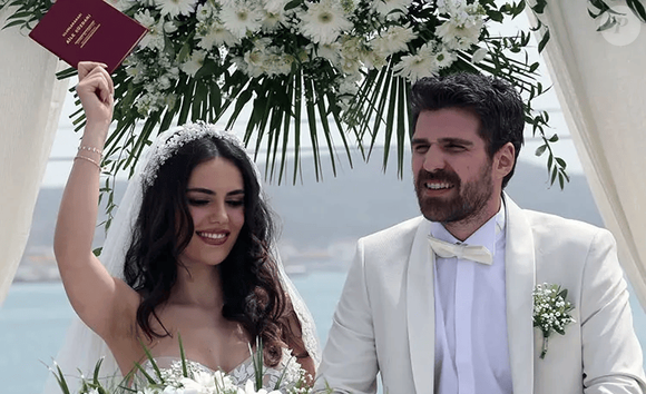 Türkan e Somer surpreendem ao renovar votos no último capítulo, simbolizando reconciliação e amor maduro