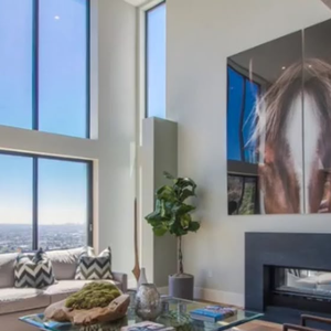 Luxo antes da tragédia: a mansão de Demi Lovato tinha 517 m², três andares, piscina de borda infinita e rooftop em Hollywood Hills