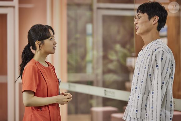 'Uma Dose Diária de Sol' é uma obra sensível sobre saúde mental, o cuidado da área da saúde e, sobretudo, empatia