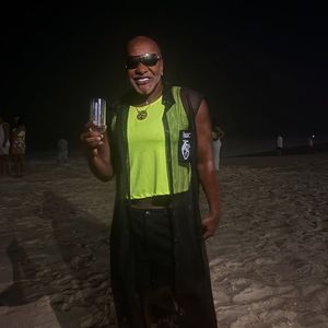 ‘Essa semana foi muito difícil’, iniciou Carlinhos Salgueiro em entrevista à repórter Monique Arruda, do Portal Leo Dias