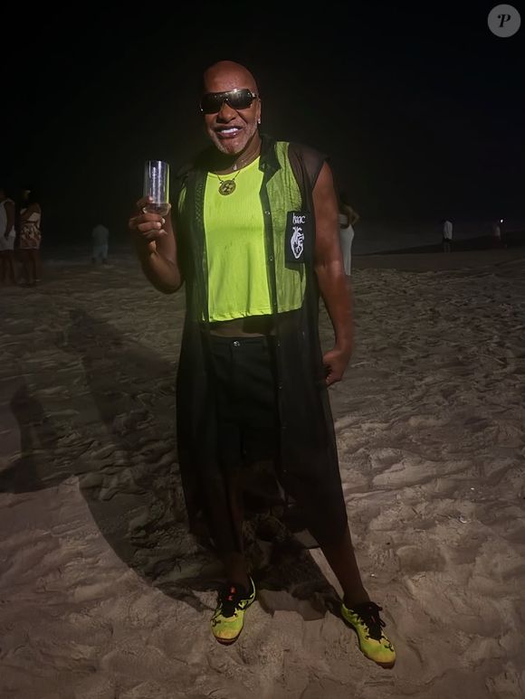 ‘Essa semana foi muito difícil’, iniciou Carlinhos Salgueiro em entrevista à repórter Monique Arruda, do Portal Leo Dias