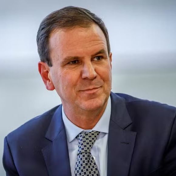 Em resposta às críticas, Eduardo Paes usou as redes sociais para esclarecer: "Pode levar o rango que quiser. Está liberado!"