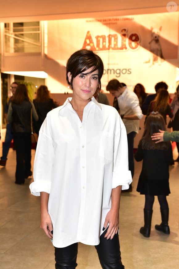 O corte pixie de Fernanda Paes Leme tem franja lateral