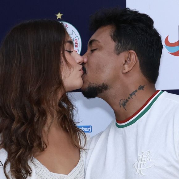 Sophie Charlotte e Xamã tentaram burlar uma regra na entrada da festa, mas foram barrados, segundo informações do Jornal Correio
