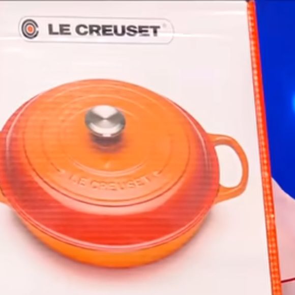 De saída da Record, Rodrigo Faro tirou Carolina Ferraz na brincadeira do amigo secreto e lhe presentou com panela, frigideira e vestido