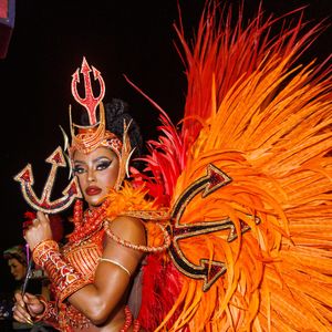 Carnaval 2025 em SP: rainha de bateria da Vai-Vai, Madu Fraga homenageou Exu em sua fantasia