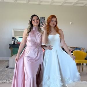 Irmã gêmea de Sofia, Marina Liberato foi ao casamento