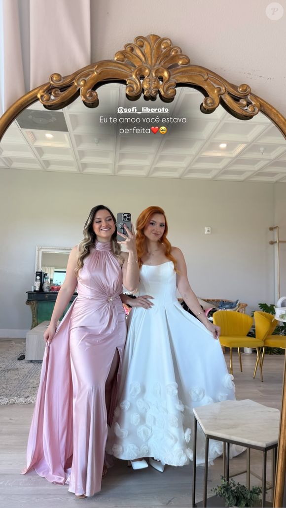 Irmã gêmea de Sofia, Marina Liberato foi ao casamento
