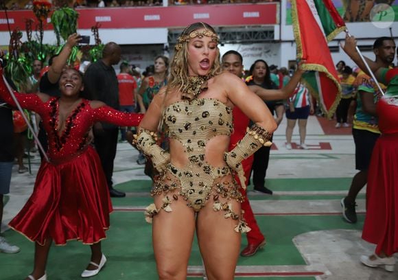 Paolla Oliveira além do carnaval se dedica às gravações da novela 'Vale Tudo'