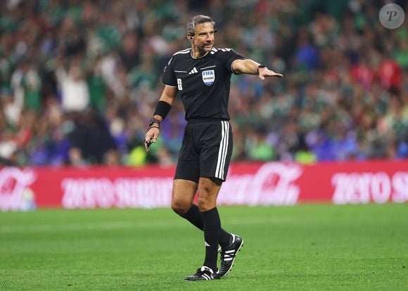 A trajetória de Slavko Vinčić seguiu em alta mesmo após a operação policial de 2020. Segundo o ge, o árbitro comandou partidas das eliminatórias da Copa, da Liga dos Campeões e agora alcança o maior desafio da carreira ao apitar a final do Mundial de 2026