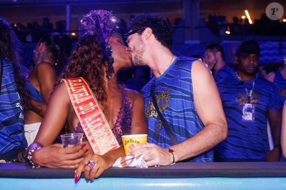 João Vitor Silva diz que o relacionamento com Iza nasceu de maneira natural e que os dois decidiram proteger a intimidade justamente porque já vivem sob constante exposição profissional.