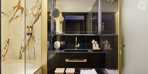 Suíte de luxo do hotel de Messi em Andorra reúne jacuzzi privativa, vista panorâmica e decoração contemporânea