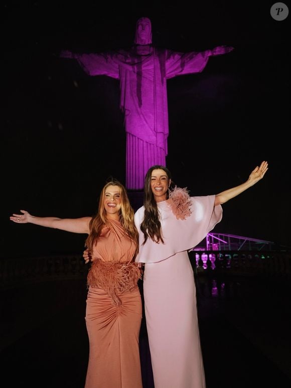Os vestidos de Mônica Martelli e Ingrid Guimarães somam cerca de R$ 18,8 mil e têm detalhes como flores 3D, capa e penas