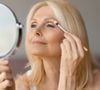 Usar produtos adequados à pele madura é fundamental para manter a rotina de skincare em dia depois dos 40+