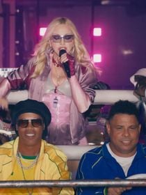 'Cota do Brasil na final da Copa do Mundo': Ronaldo e Ronaldinho Gaúcho surgem em apresentação de Madonna e divertem a web