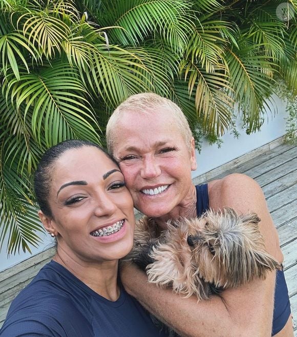 Vanessa trabalha com Xuxa há cerca de 1 ano e tem como foco o fortalecimento muscular e hipertrofia da rainha dos baixinhos