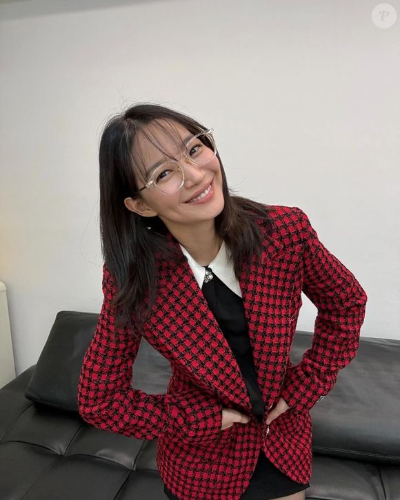 Shin Min-a tem alguns produtos essenciais que usa no dia a dia, em especial limpadores hidratantes