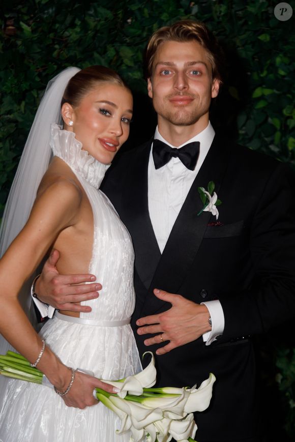 A influenciadora Esther Marques, filha do bilionário João Adibe Marques, do Grupo Cimed, se casou com o empresário Adolpho Mello neste sábado (07) em São Paulo