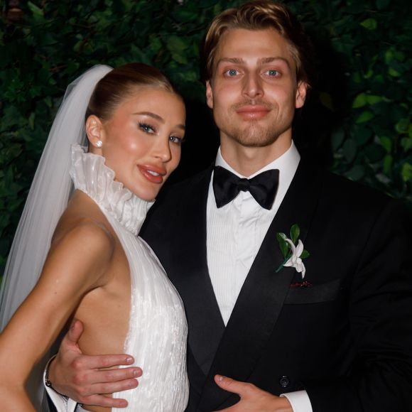 A influenciadora Esther Marques, filha do bilionário João Adibe Marques, do Grupo Cimed, se casou com o empresário Adolpho Mello neste sábado (07) em São Paulo