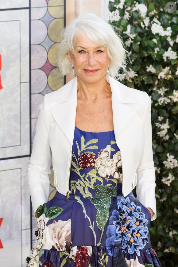 "É um exercício que pratico de vez em quando a vida toda. Ele deixa você em forma de forma bem suave", garante Helen Mirren