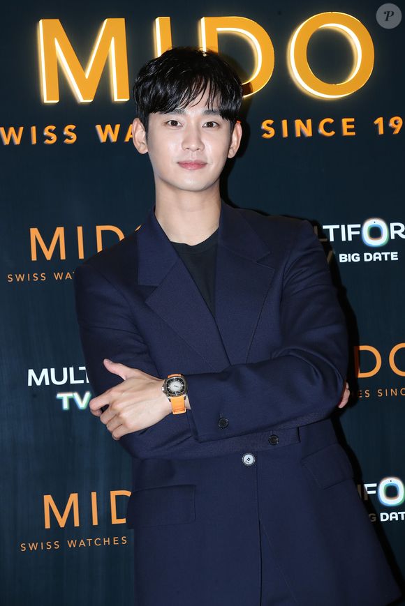 Kim Soo-hyun anda sumido, mas não significa que esteja longe de problemas
