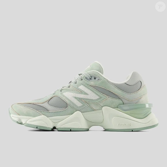 Com visual inspirado em uma sobremesa de iogurte com geleia de kiwi, os New Balance 9060 apostam na combinação de creme e verde pistache para conquistar fãs do estilo romântico