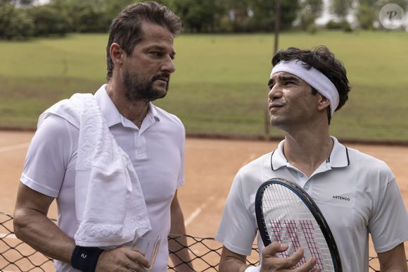 Novela ‘Beleza Fatal’: Rog (Marcelo Serrado) é um médico charlatão. Ele é amigo de Benjamim, com quem atua em dupla em cirurgias plásticas
