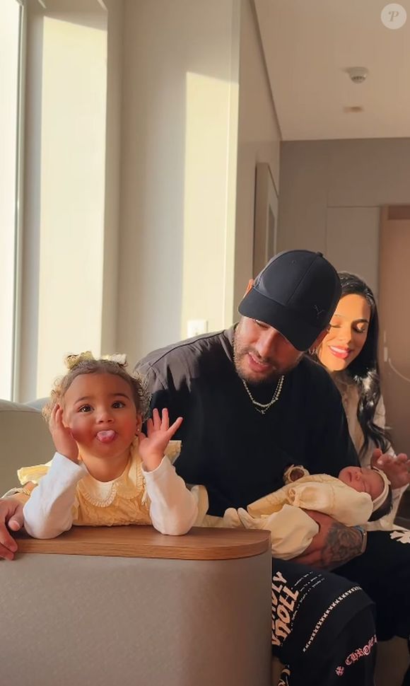 Ao verem as imagens, internautas afirmaram que Mavie é um meme ambulante