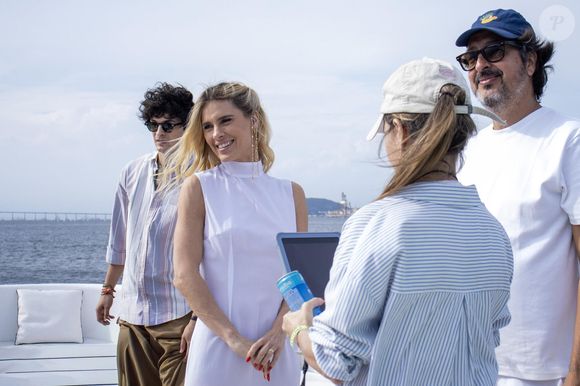 Leila (Carolina Dieckmann) teve o vestido confeccionado por Eunice (Edvana Carvalho) na trama