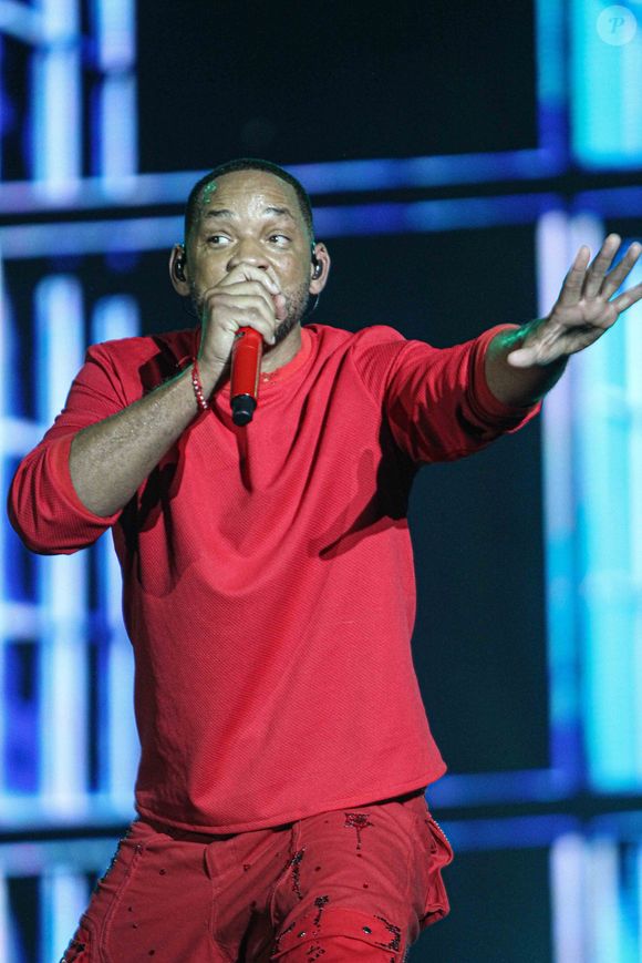 O vínculo profissional entre os dois teve início em novembro de 2024, quando Will Smith contratou o músico para uma apresentação em San Diego. Posteriormente, Joseph foi convidado a integrar oficialmente a turnê de 2025 e também a colaborar no próximo álbum do artista.