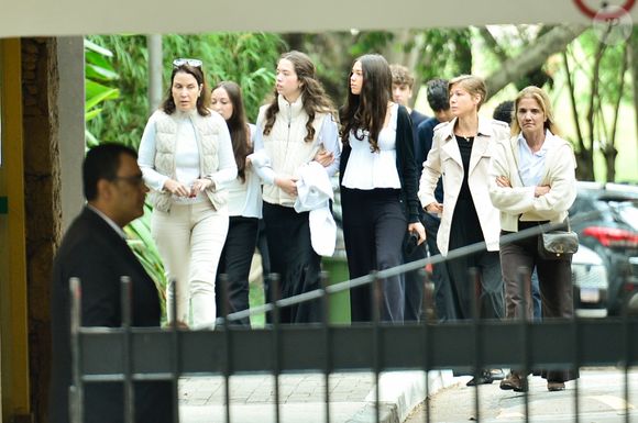 Corpo da filha de Schynaider Moura foi velado por amigas da adolescente de 16 anos