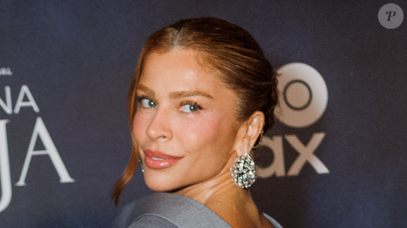 A aposta ousada de Grazi Massafera em look: para festa da novela 'Dona Beja', atriz usa vestido de R$ 46 mil com blazer invertido. Fotos!