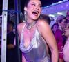 Paolla Oliveira acompanhando a primeira noite do Grupo Especial do carnaval carioca na Sapucaí