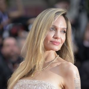 Angelina Jolie sobre Paralisia de Bell: ‘Algumas vezes, as mulheres da família se colocam por último até que isso acaba se manifestando no corpo’