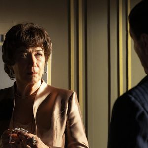 Maristela (Lilia Cabral) terá as contas bloqueadas em 'Garota do Momento'