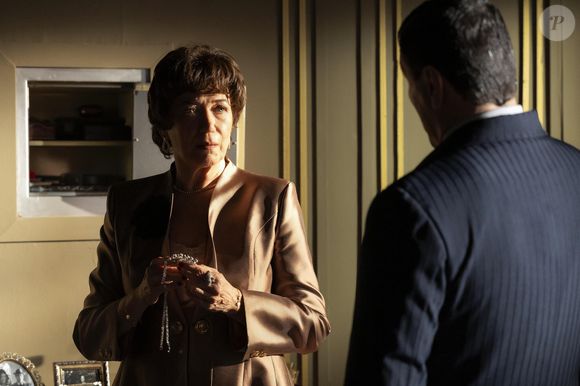 Maristela (Lilia Cabral) terá as contas bloqueadas em 'Garota do Momento'