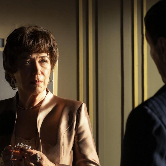 Maristela (Lilia Cabral) terá as contas bloqueadas em 'Garota do Momento'