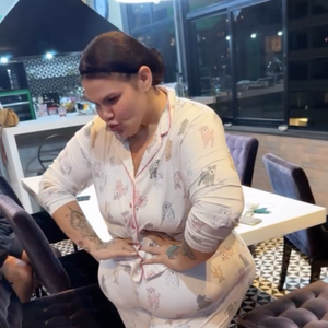 Thais Carla chocou a web ao surgir com o corpo magro e muito diferente nas filmagens da amiga