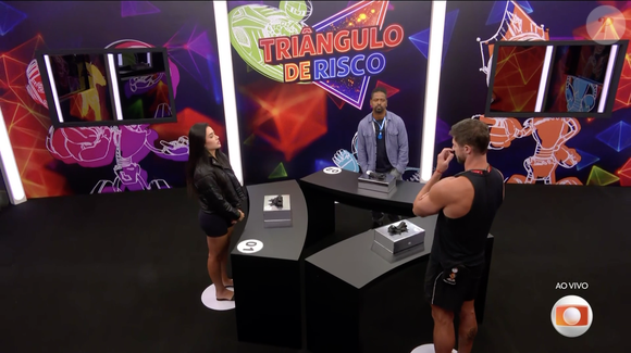 Em uma jogada de alto risco, Leandro escolheu a caixa 2 e trocou de lugar com Jordana