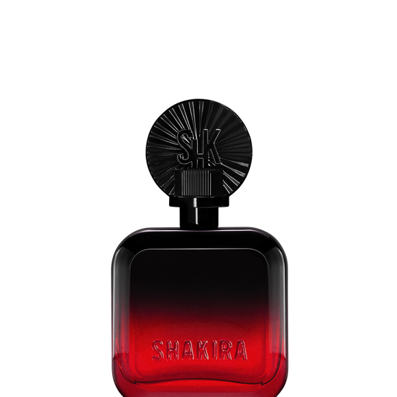 Com proposta floral ambarada e concentração Eau de Parfum, Rojo Elixir surge como a aposta mais sensual da linha de perfumes de Shakira